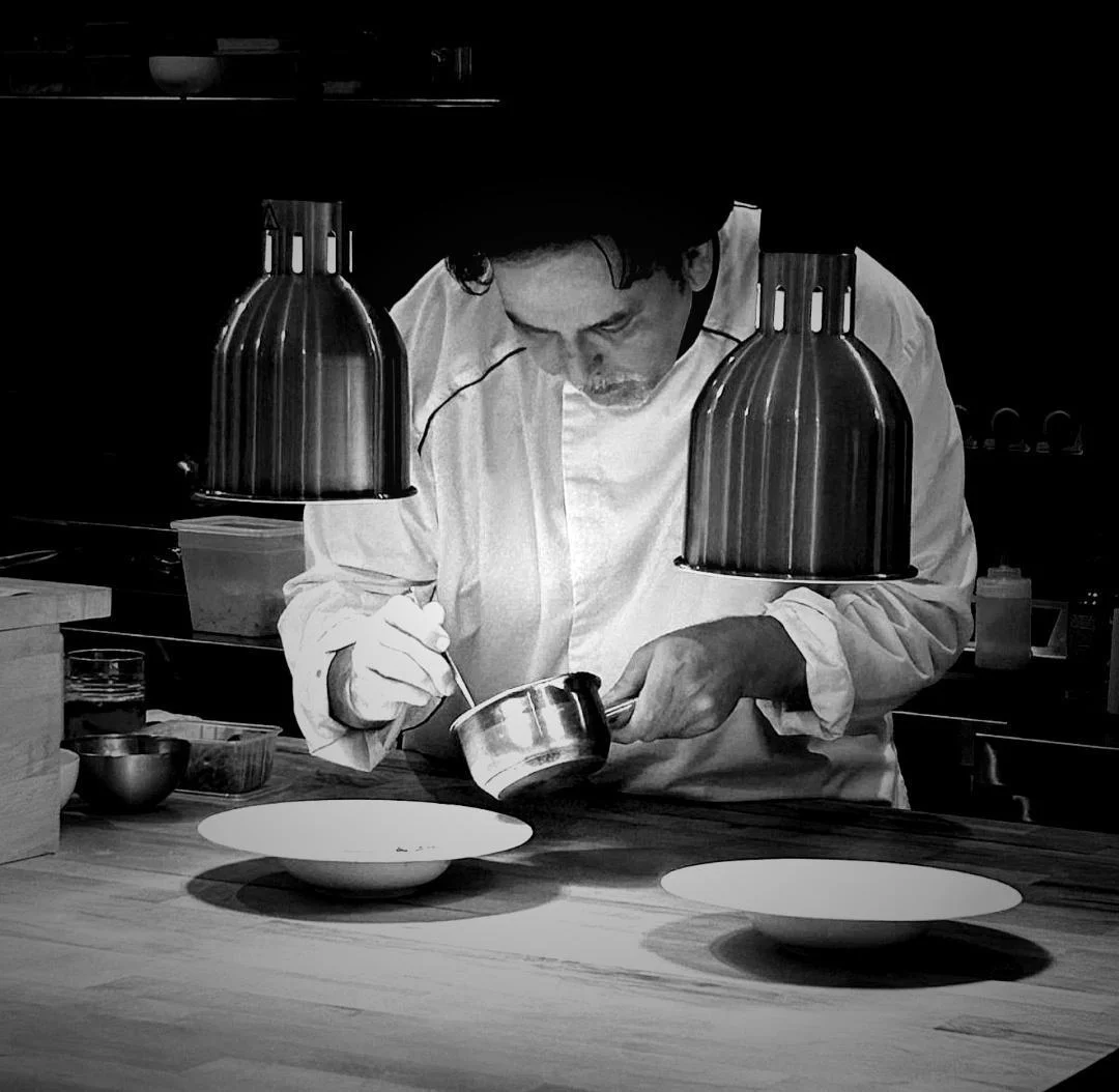 Cuisine ouverte et équipe au travail